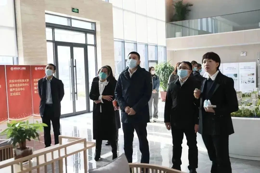 龍港區(qū)人大、區(qū)政府領(lǐng)導(dǎo)一行視察調(diào)研龍港國際醫(yī)療健康產(chǎn)業(yè)園(圖9)