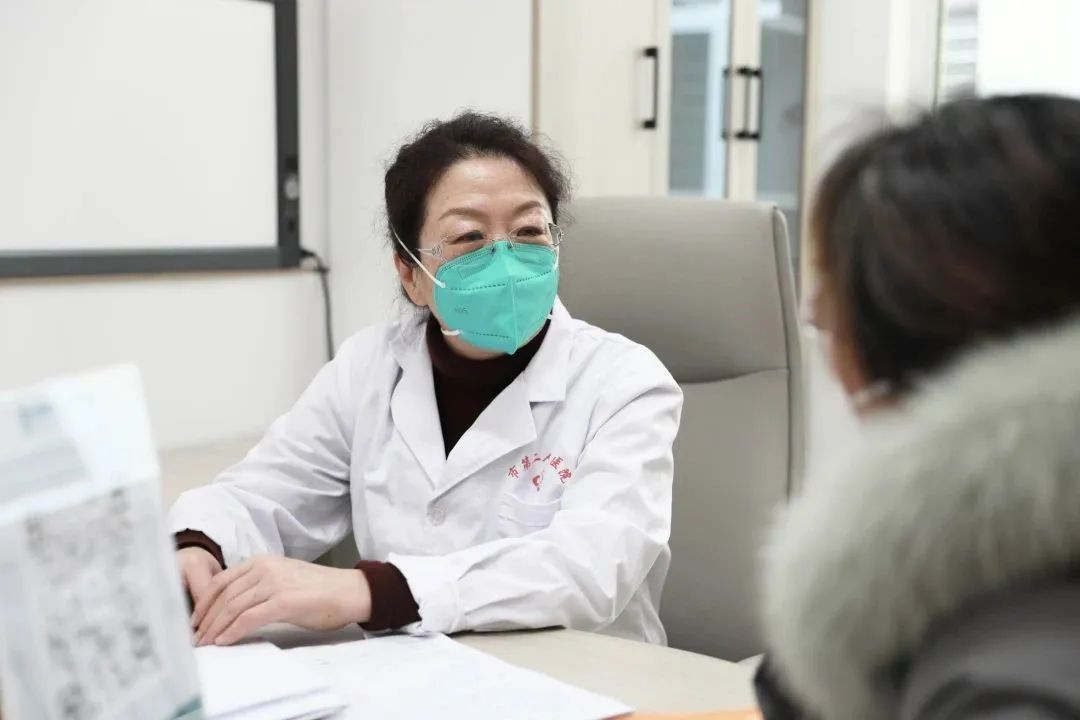 患者如潮，就診場面火爆！市二院著名專家診區(qū)百余位專家陸續(xù)來院出診(圖5)